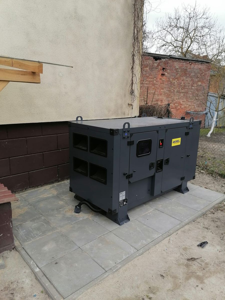 agregat prądotwórczy pod budynkiem urzędu