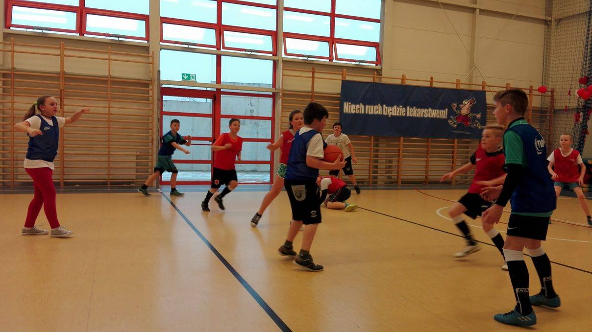 zajęcia sportowe w ramach SKS w SP Racimierz 