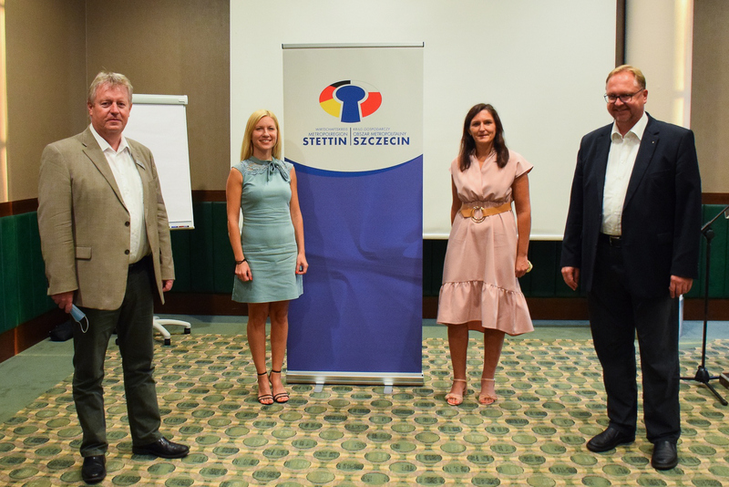 Zdjecie ze spotkania w kręgu gospodarczym. Link prowadzi do  powiększonej wersji zjecia. 