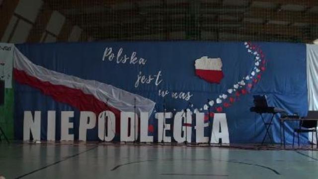 niepodległa scena przed występami 