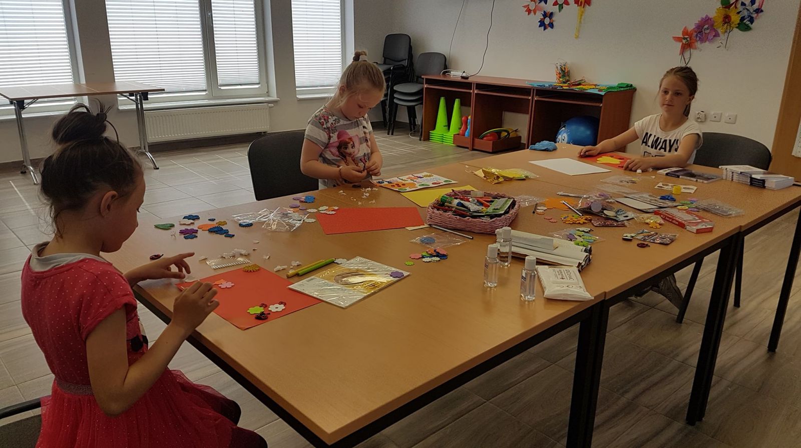 dzieci podczas zajeć w placówce wsparcia dziennego