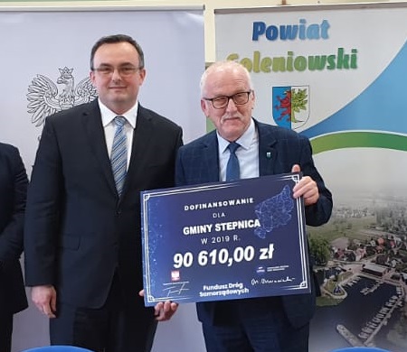 Zdjecie przedstawia zastępcę burmistrza z Wojewodą Zachodniopomorskim.